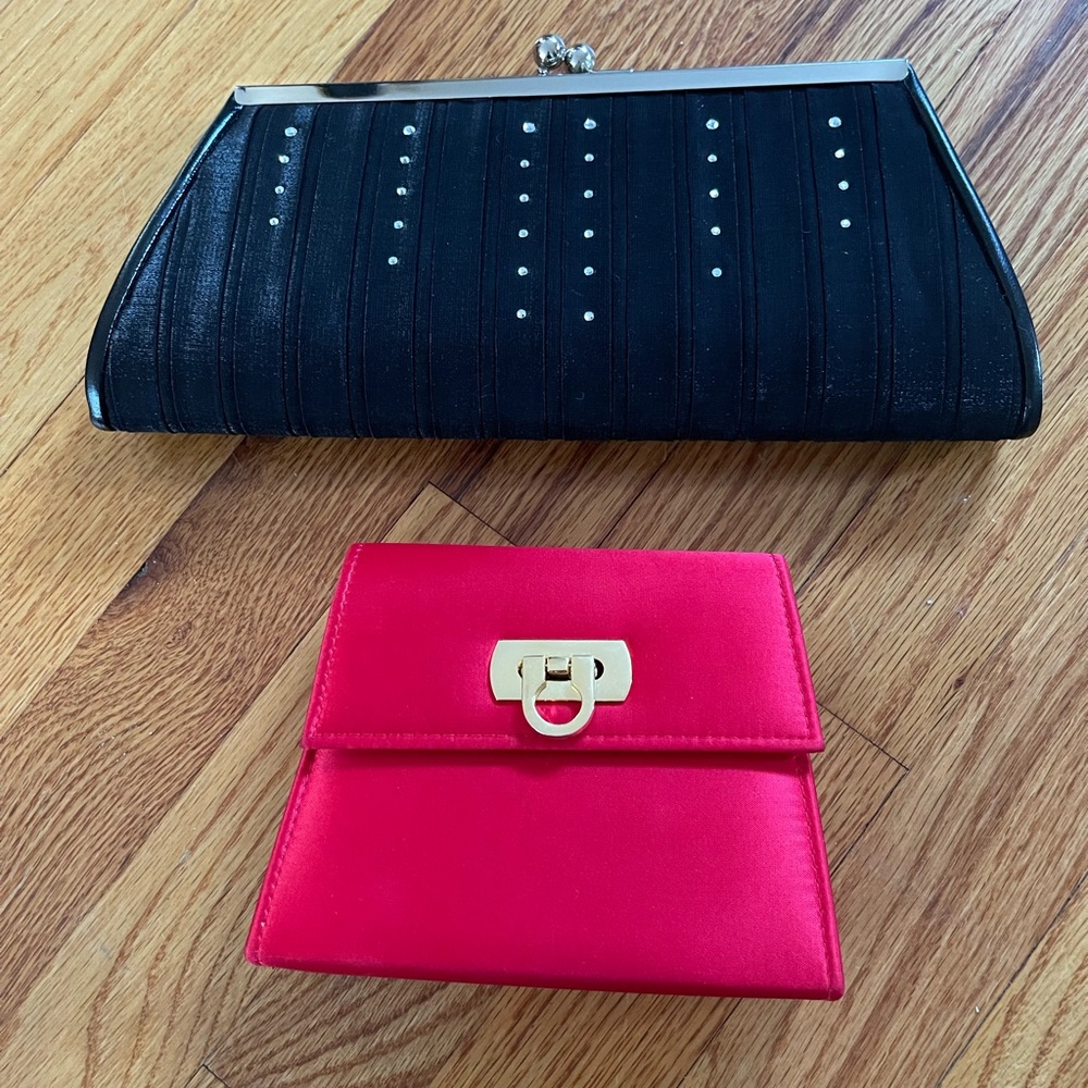 2/$20 👛 Beautiful evening hand bags.